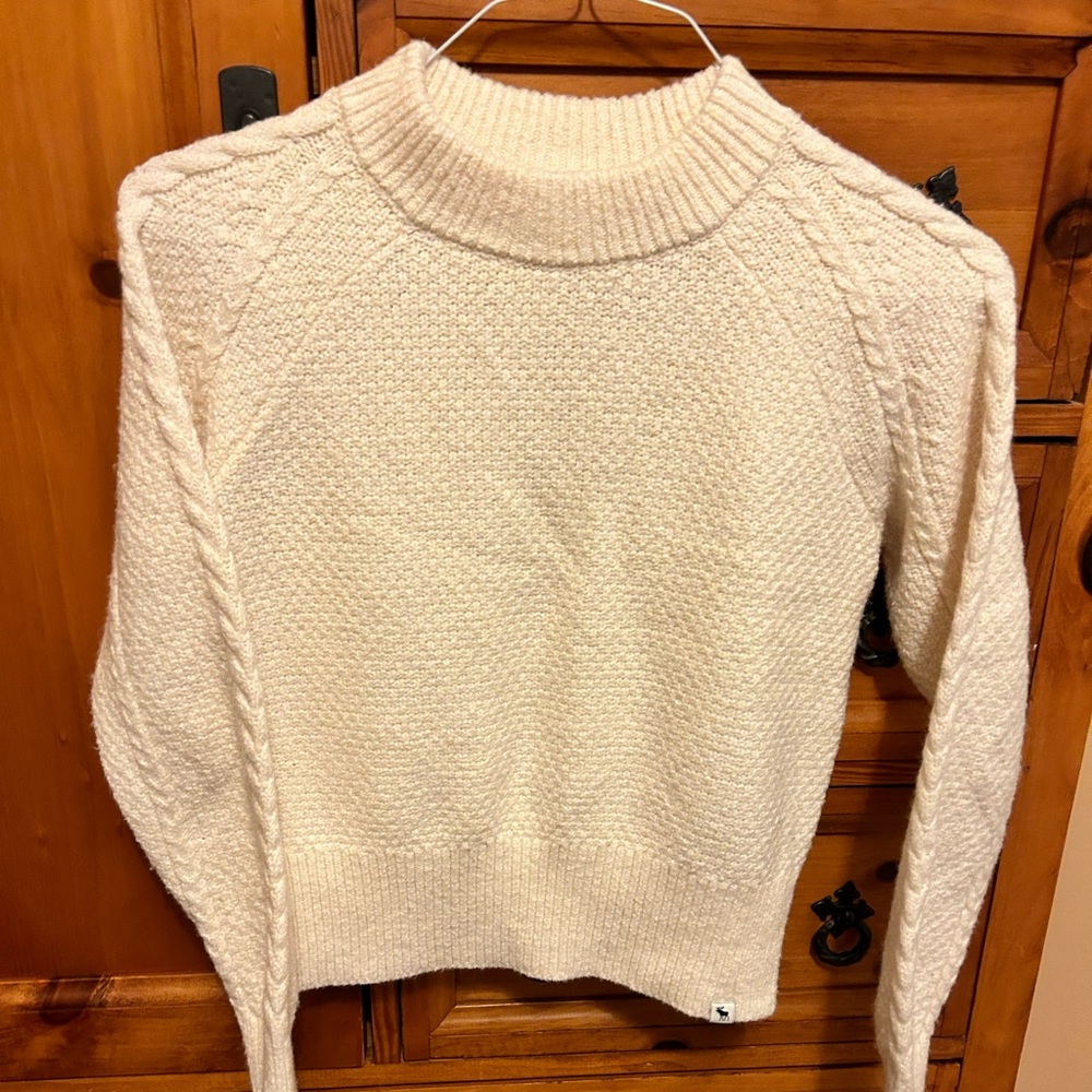 Beautiful like new winter cream sweater